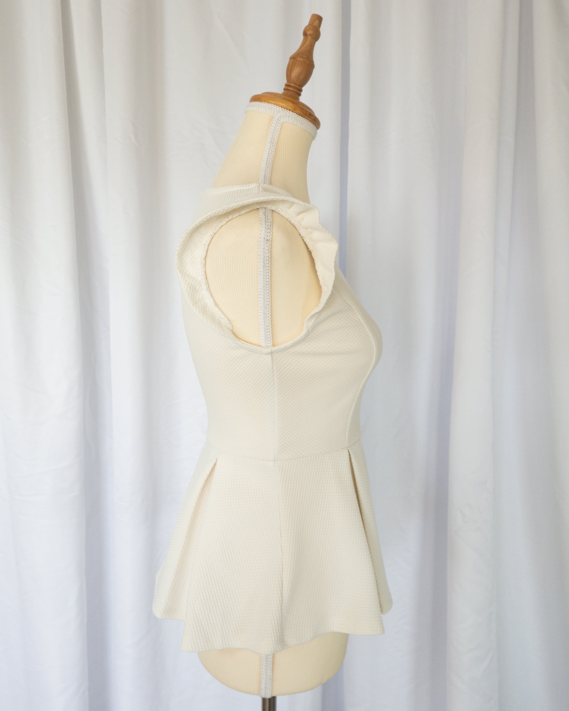 Top Peplum Texturizado Ivory - La Reversa