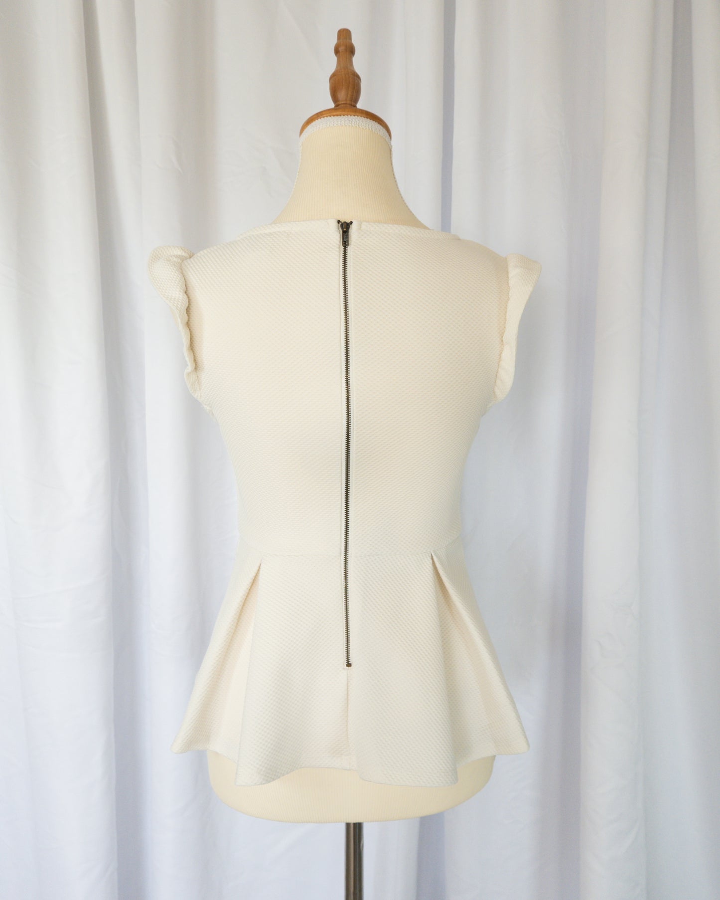Top Peplum Texturizado Ivory - La Reversa