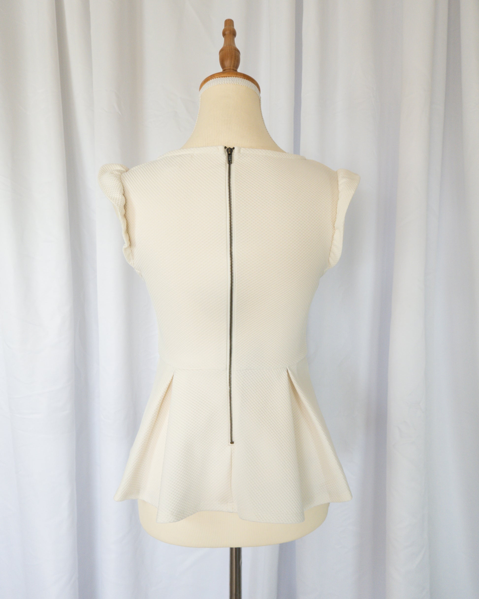 Top Peplum Texturizado Ivory - La Reversa