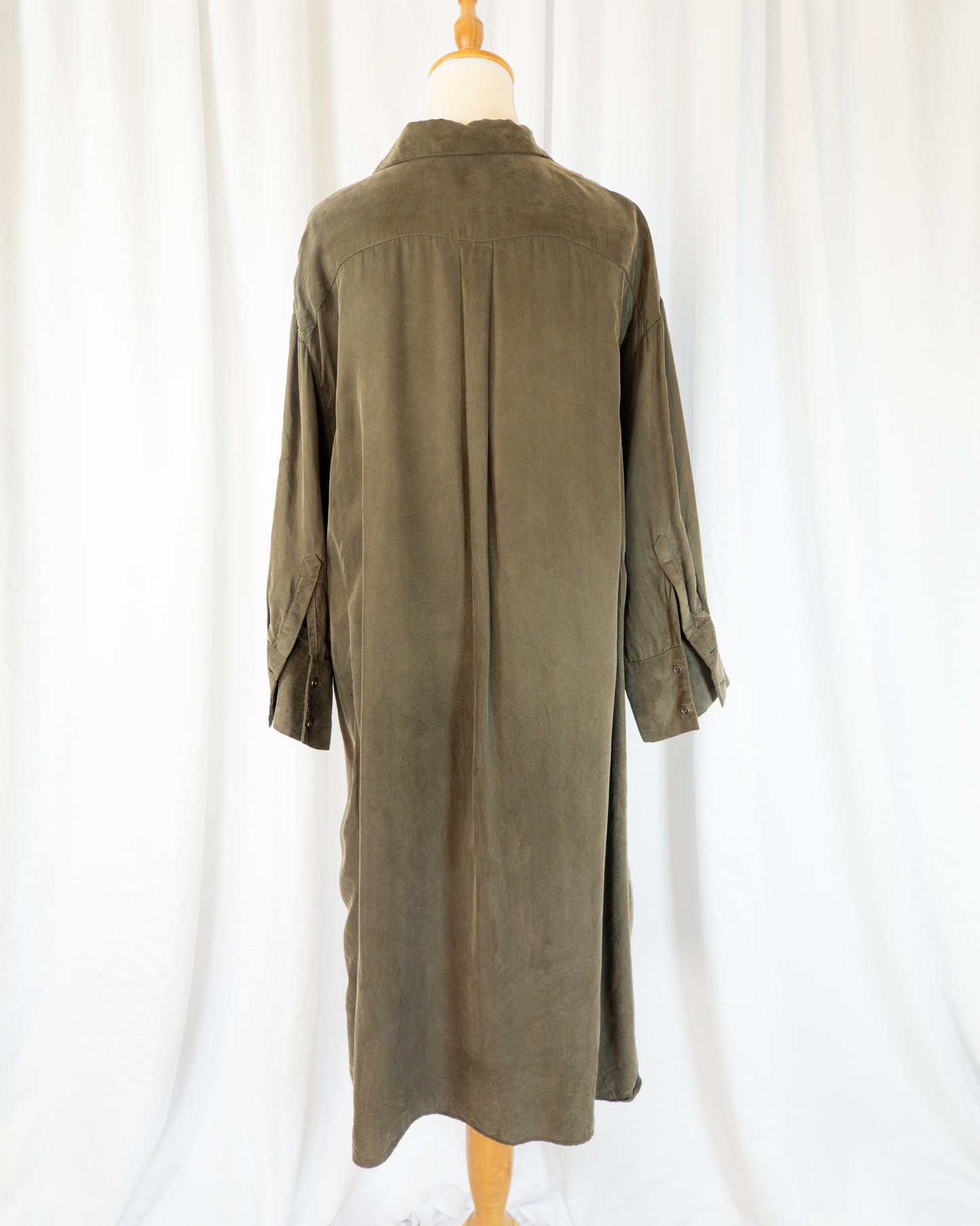 Vestido Camisero Satinado Khaki - “Bonjour Mon Amour” - La Reversa