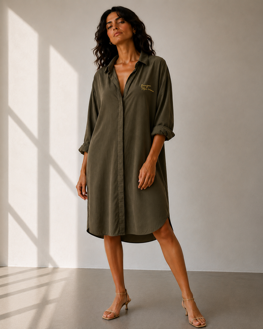 Vestido Camisero Satinado Khaki - “Bonjour Mon Amour” - La Reversa