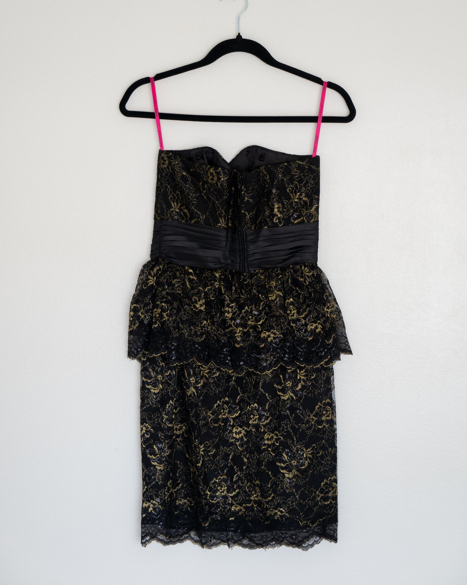 Vestido Encaje Negro & Dorado - Betsey Johnson - La Reversa