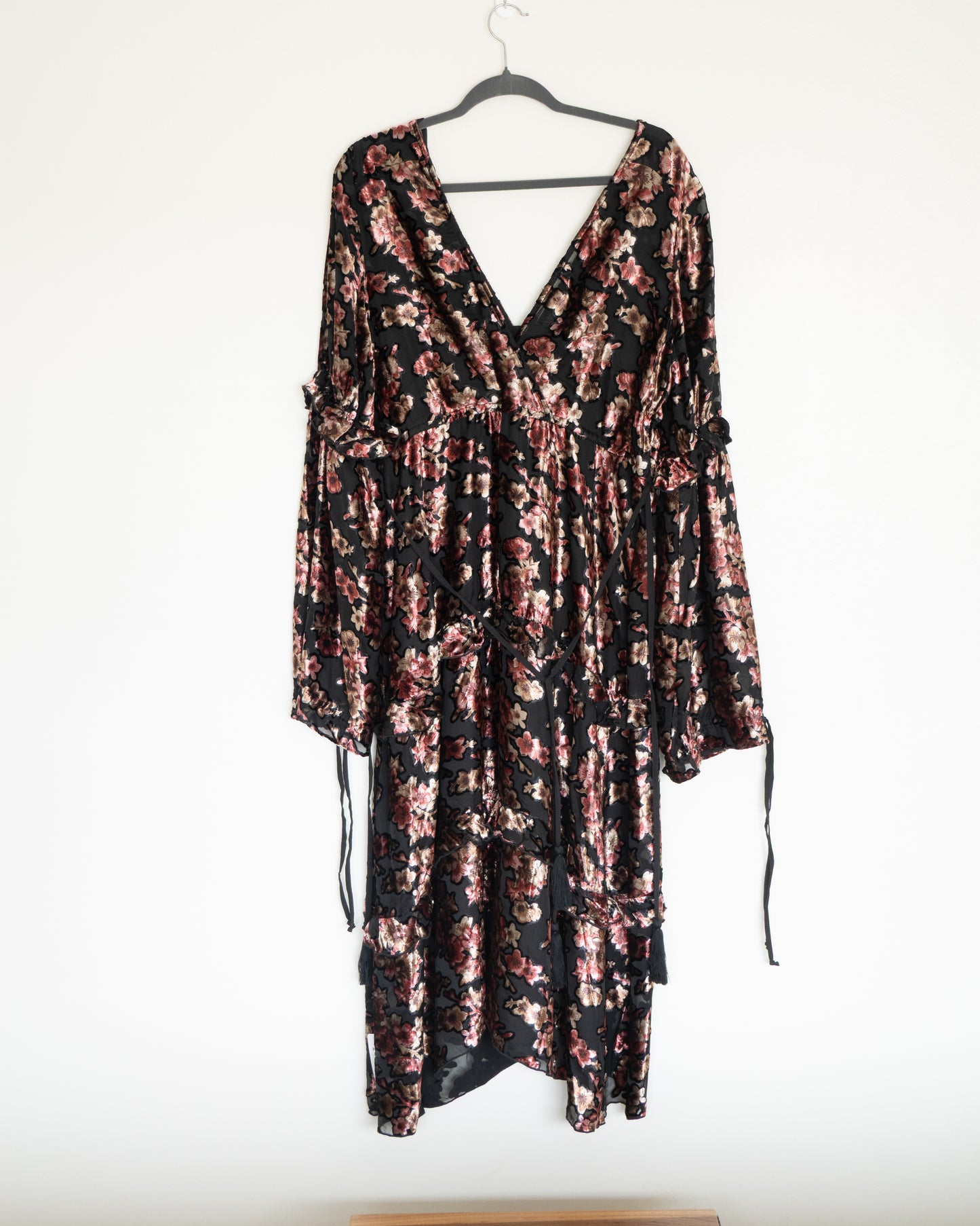 Vestido Envolvente Floral Oscuro - Asos Design - La Reversa