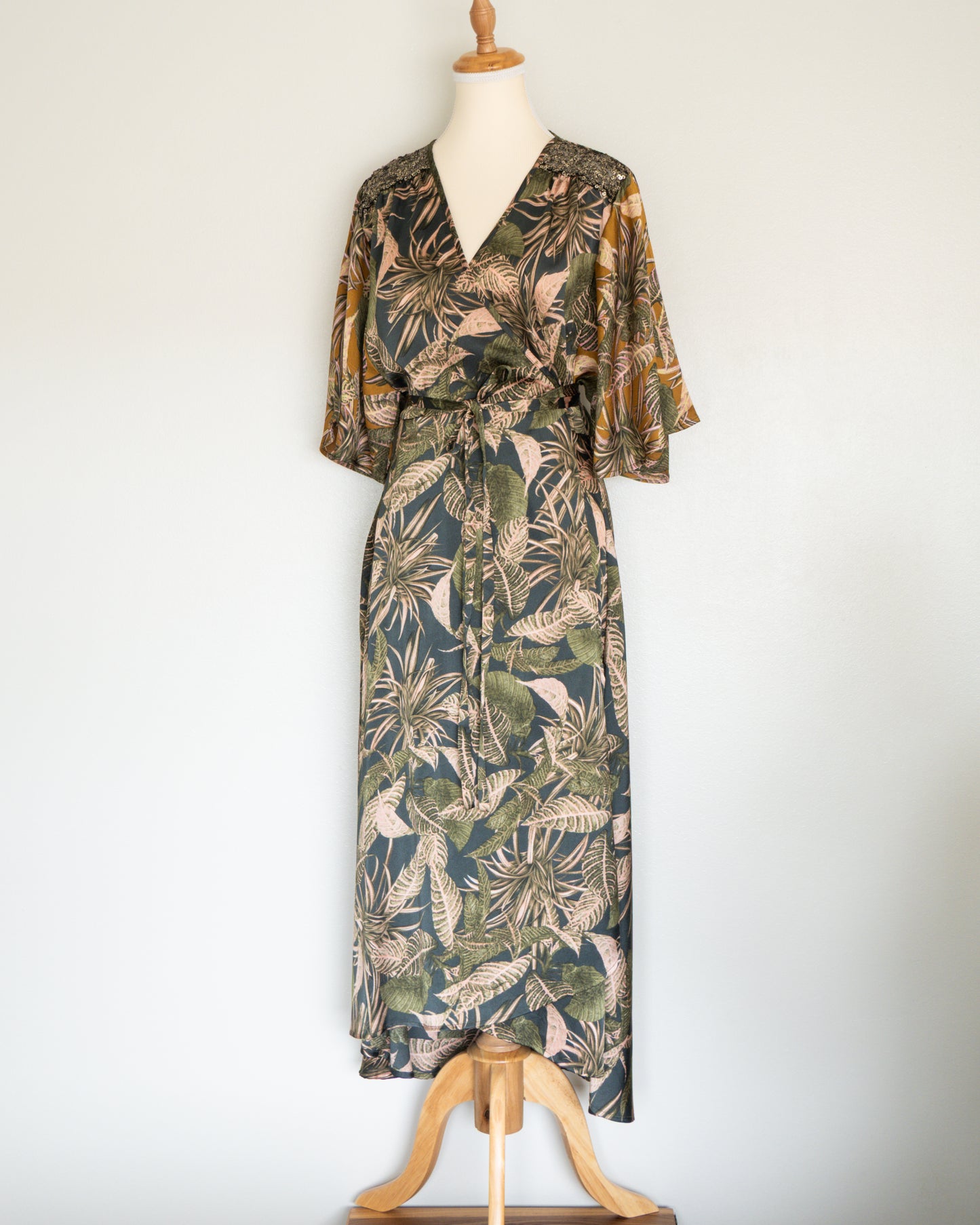 Vestido Envolvente Print Botánico - Native Rose - La Reversa