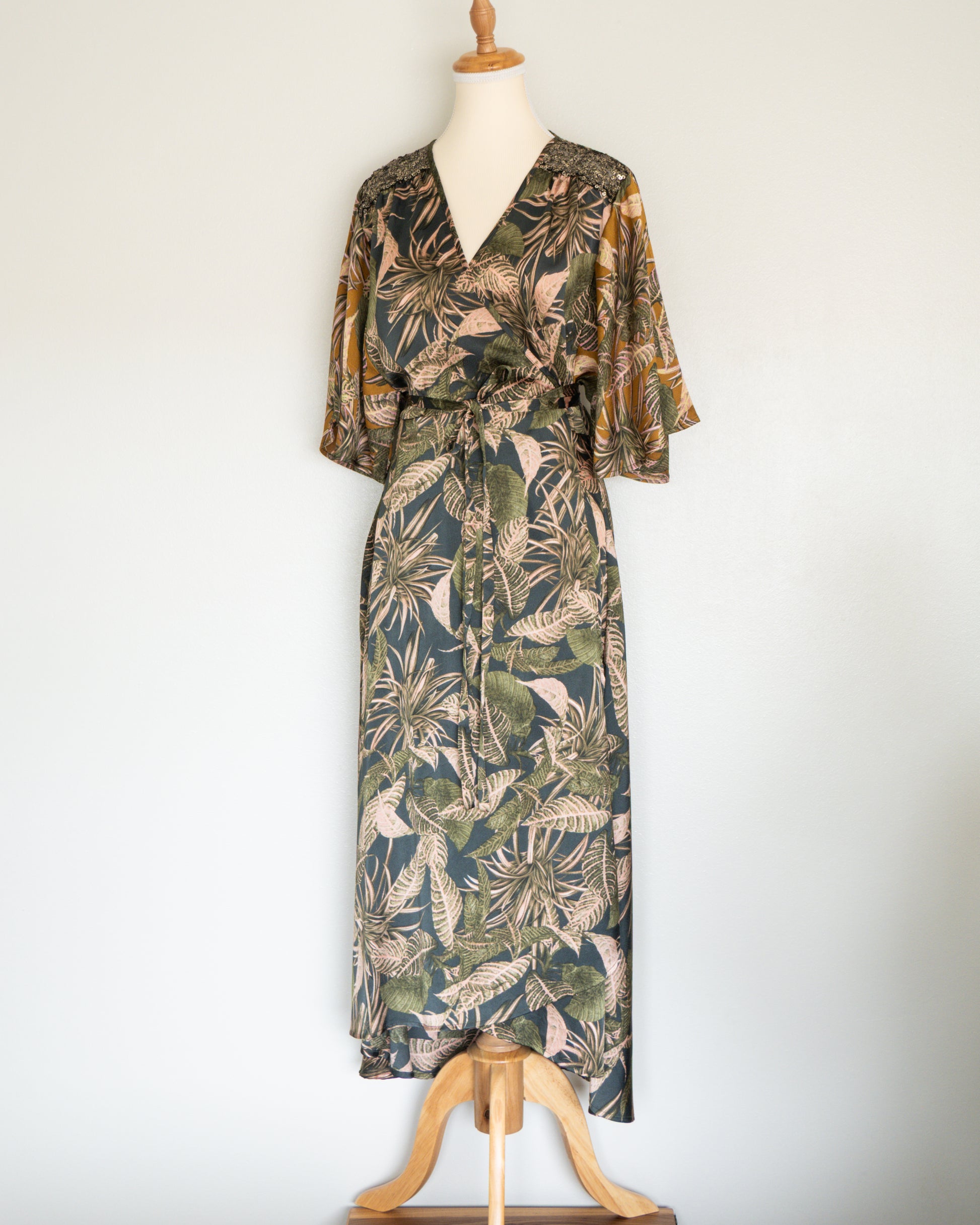 Vestido Envolvente Print Botánico - Native Rose - La Reversa