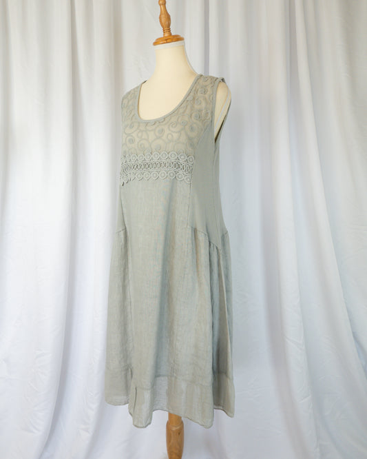 Vestido Italiano de Lino Bordado - La Reversa