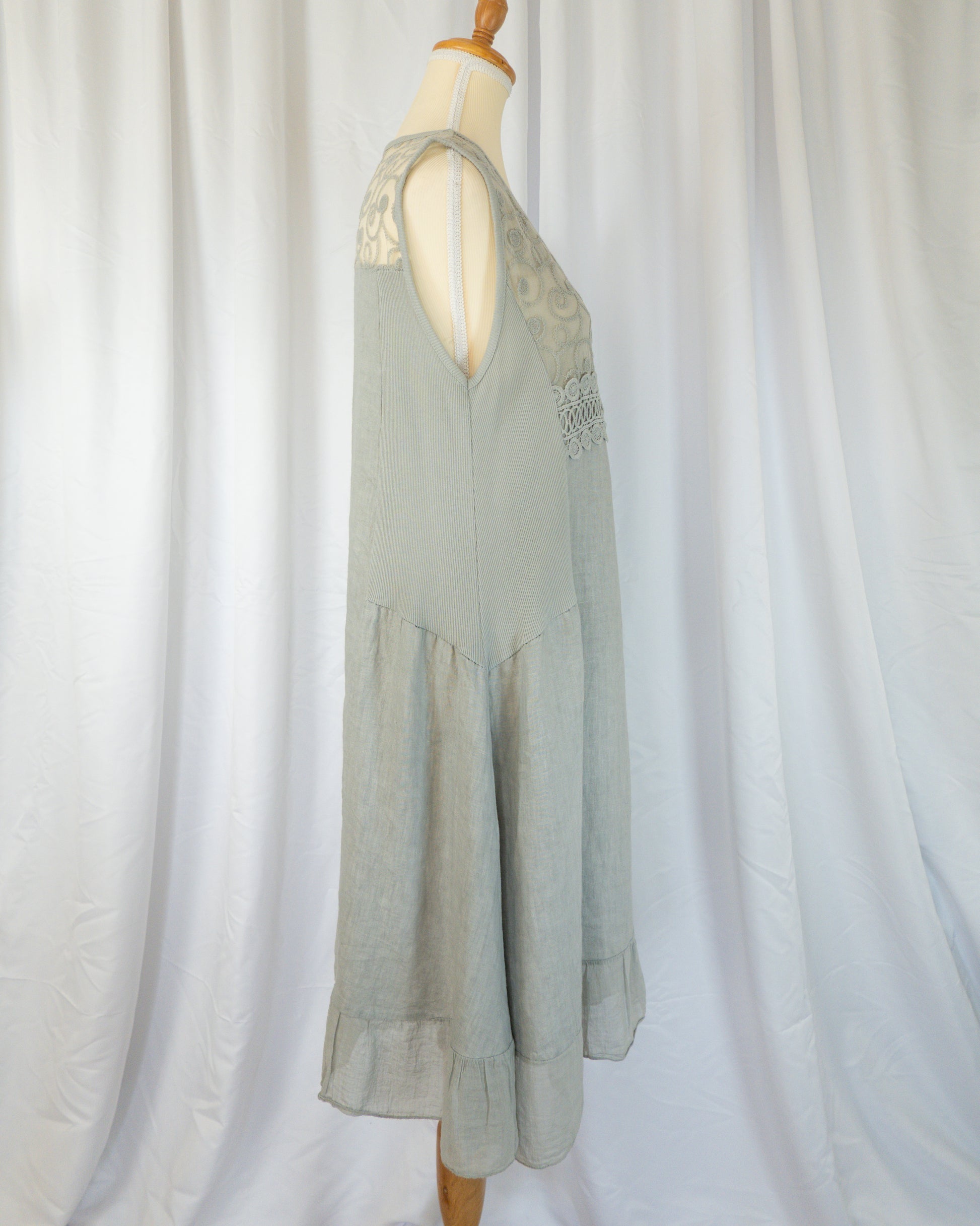 Vestido Italiano de Lino Bordado - La Reversa