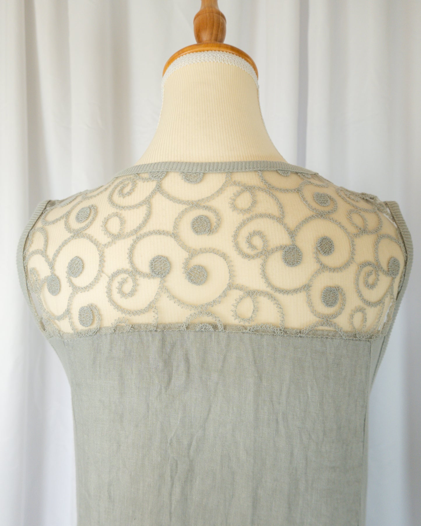 Vestido Italiano de Lino Bordado - La Reversa