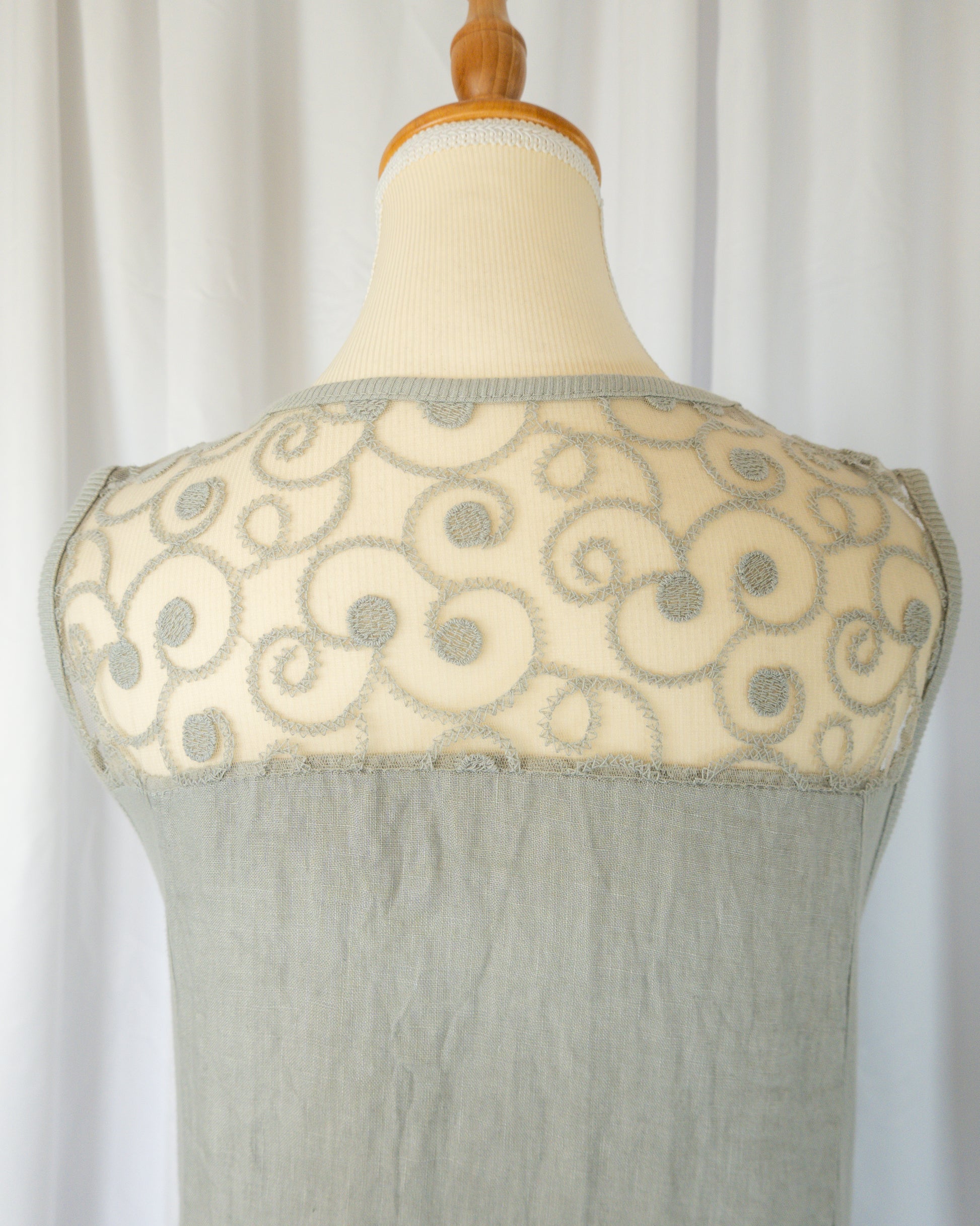 Vestido Italiano de Lino Bordado - La Reversa