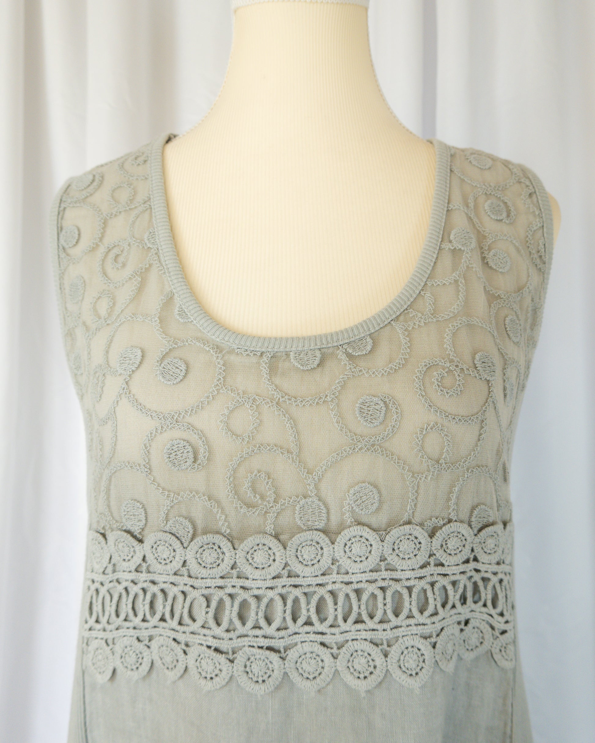 Vestido Italiano de Lino Bordado - La Reversa