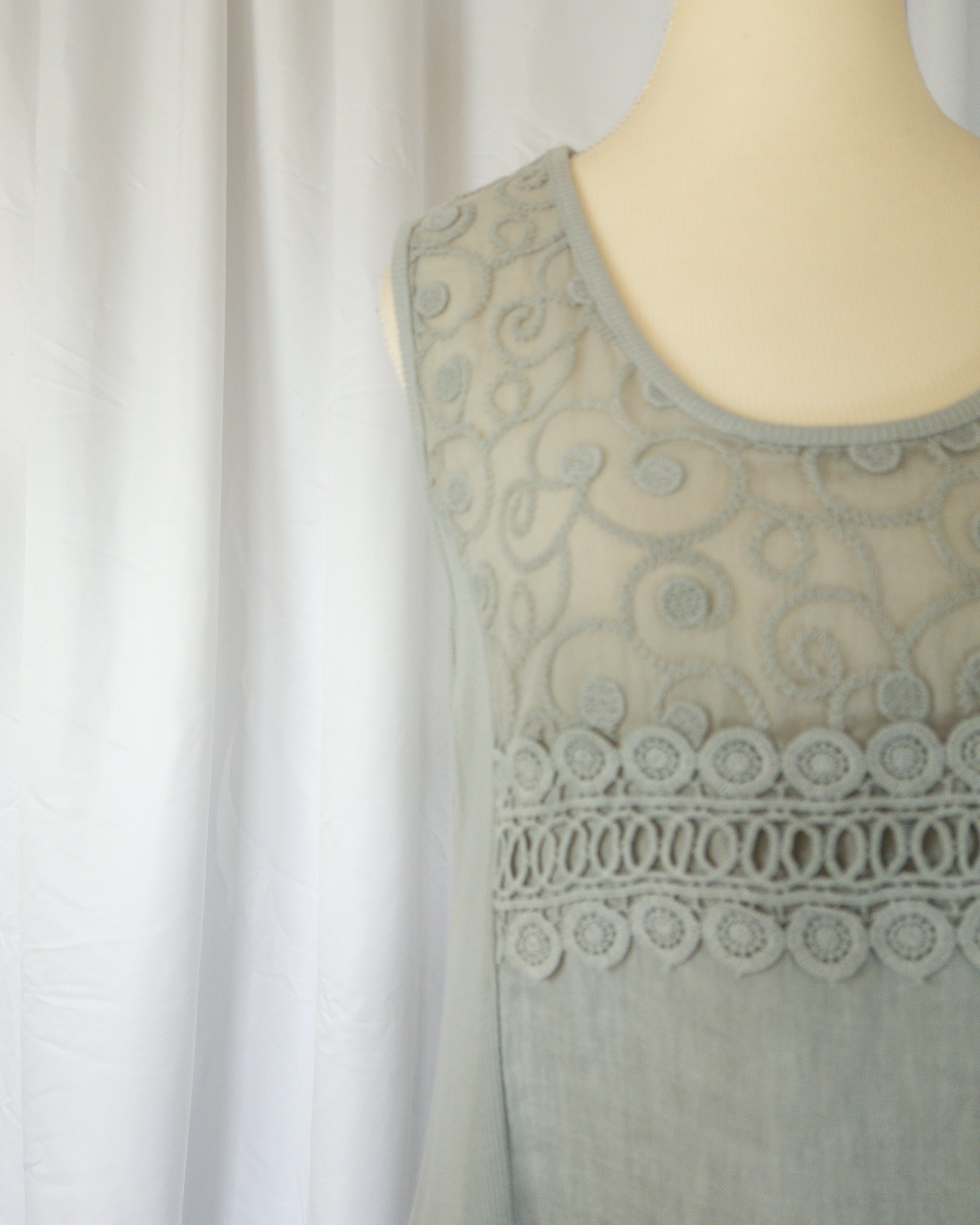 Vestido Italiano de Lino Bordado - La Reversa