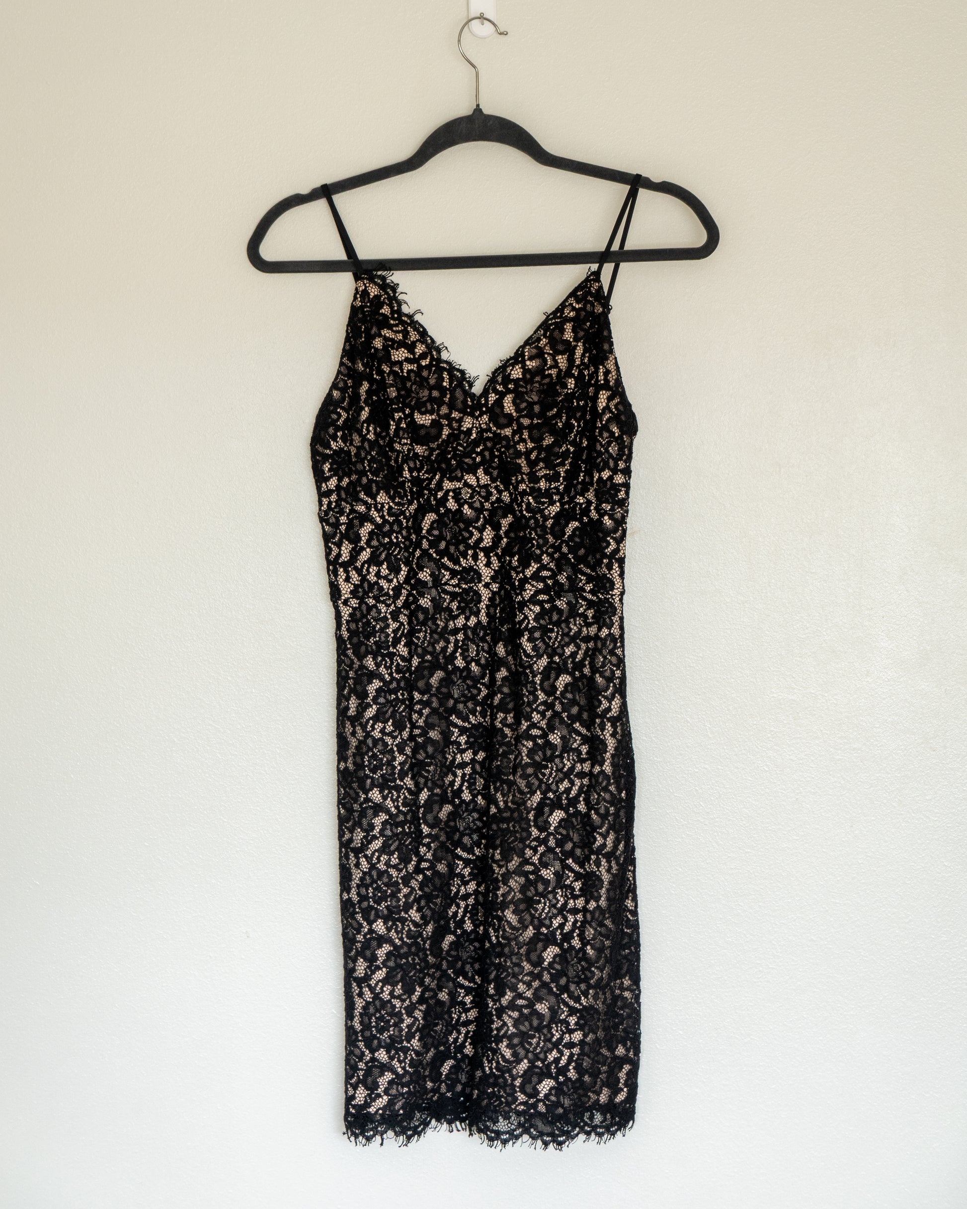 Vestido Lencero Encaje Negro - Express - La Reversa