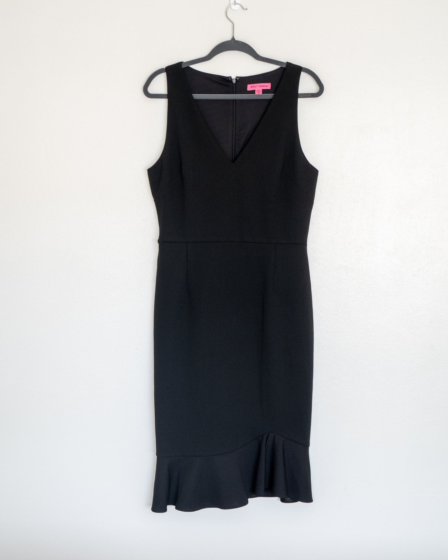 Vestido Midi Negro Estructurado - Betsey Johnson - La Reversa