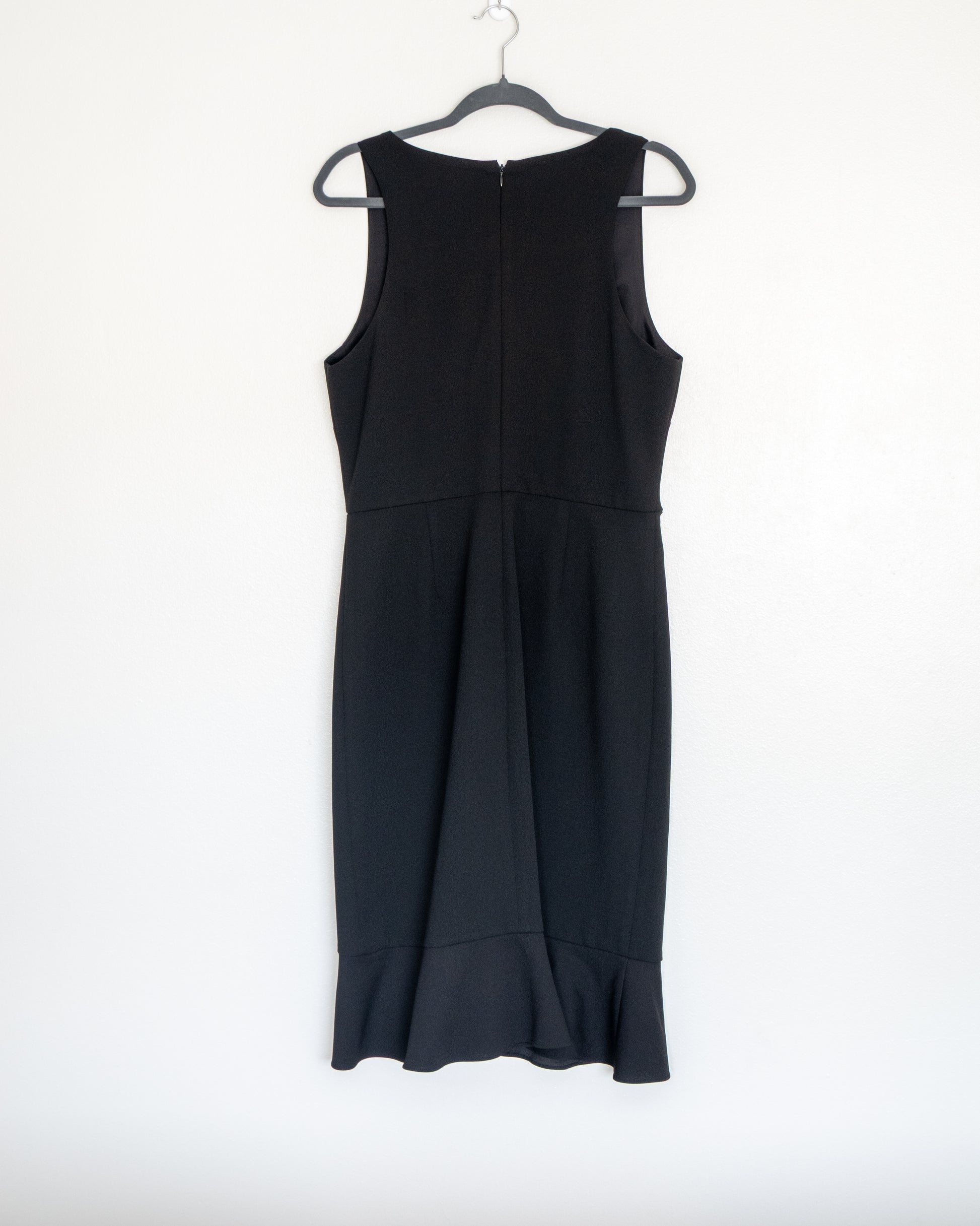 Vestido Midi Negro Estructurado - Betsey Johnson - La Reversa