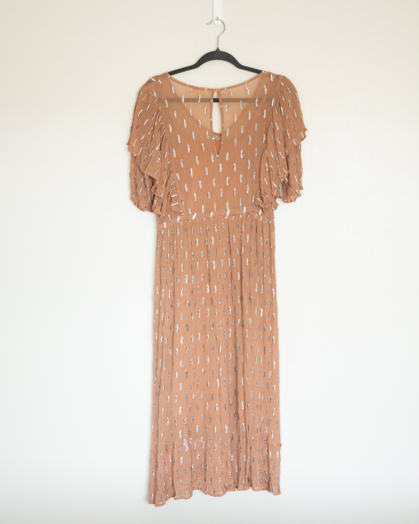 Vestido Midi Textura Arena con Brillo Sutil - Guido María K. for About You - La Reversa