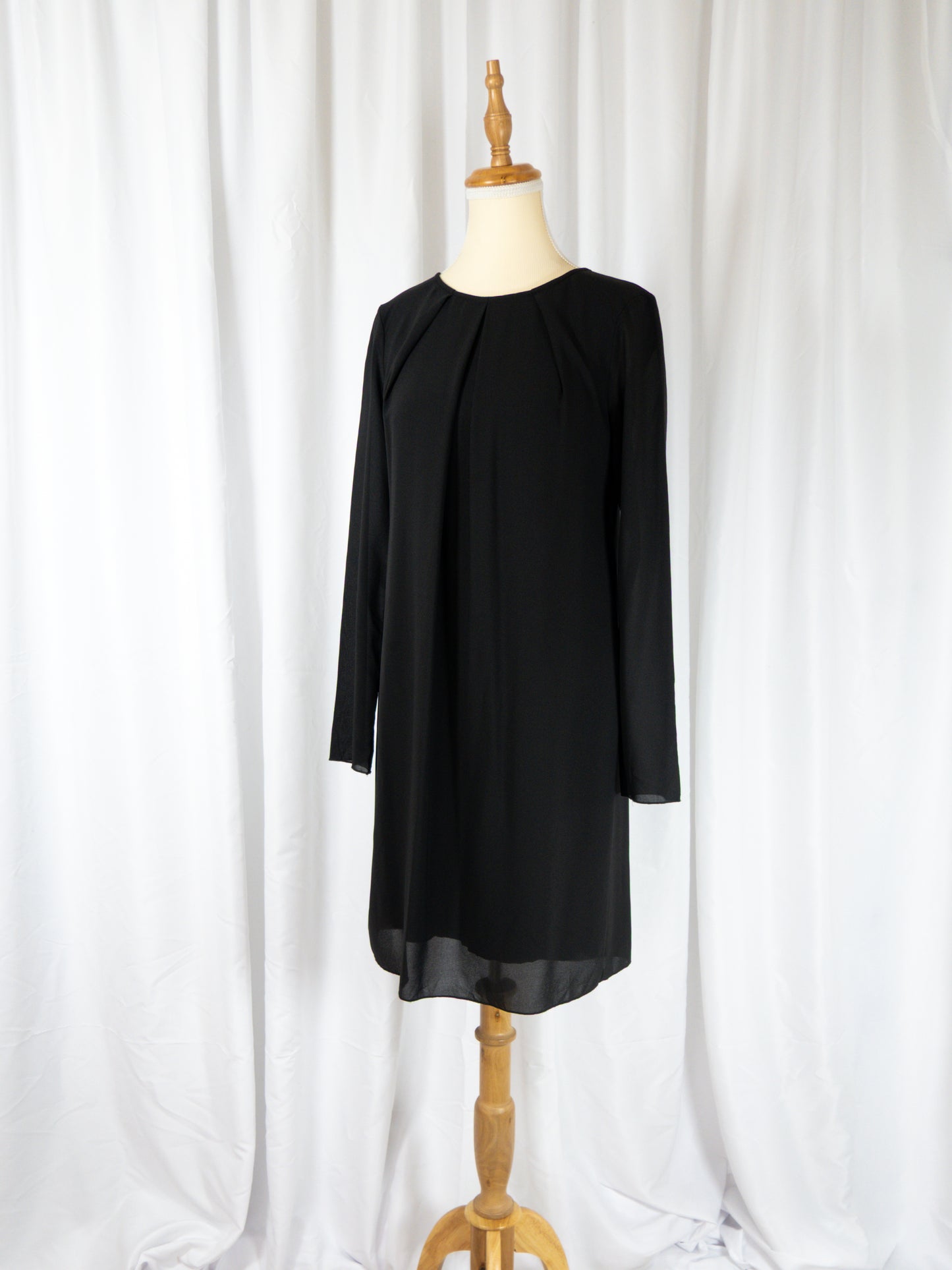 Vestido Minimal Negro - United Colors of Benetton - La Reversa