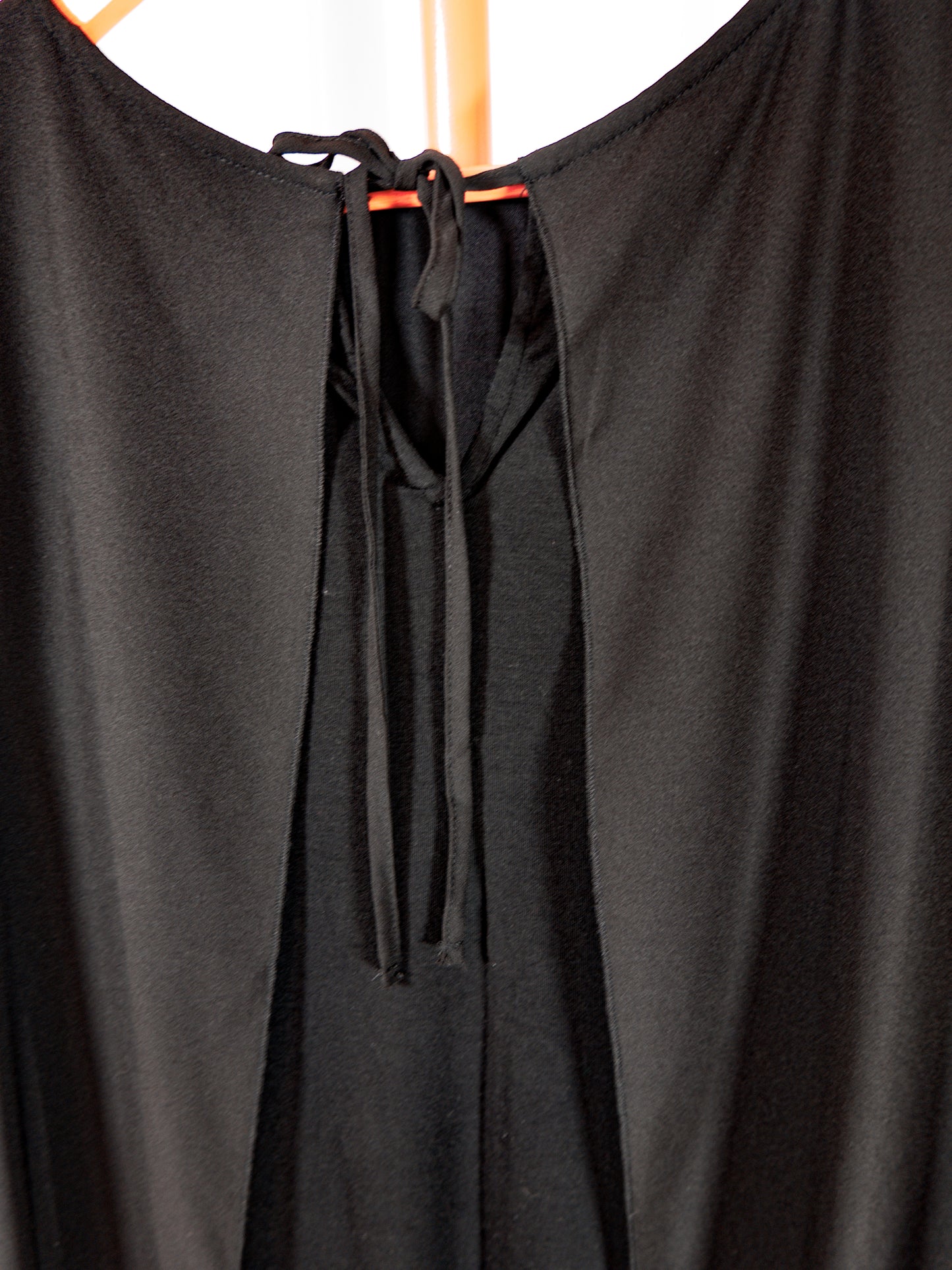 Vestido Minimal Negro - United Colors of Benetton - La Reversa