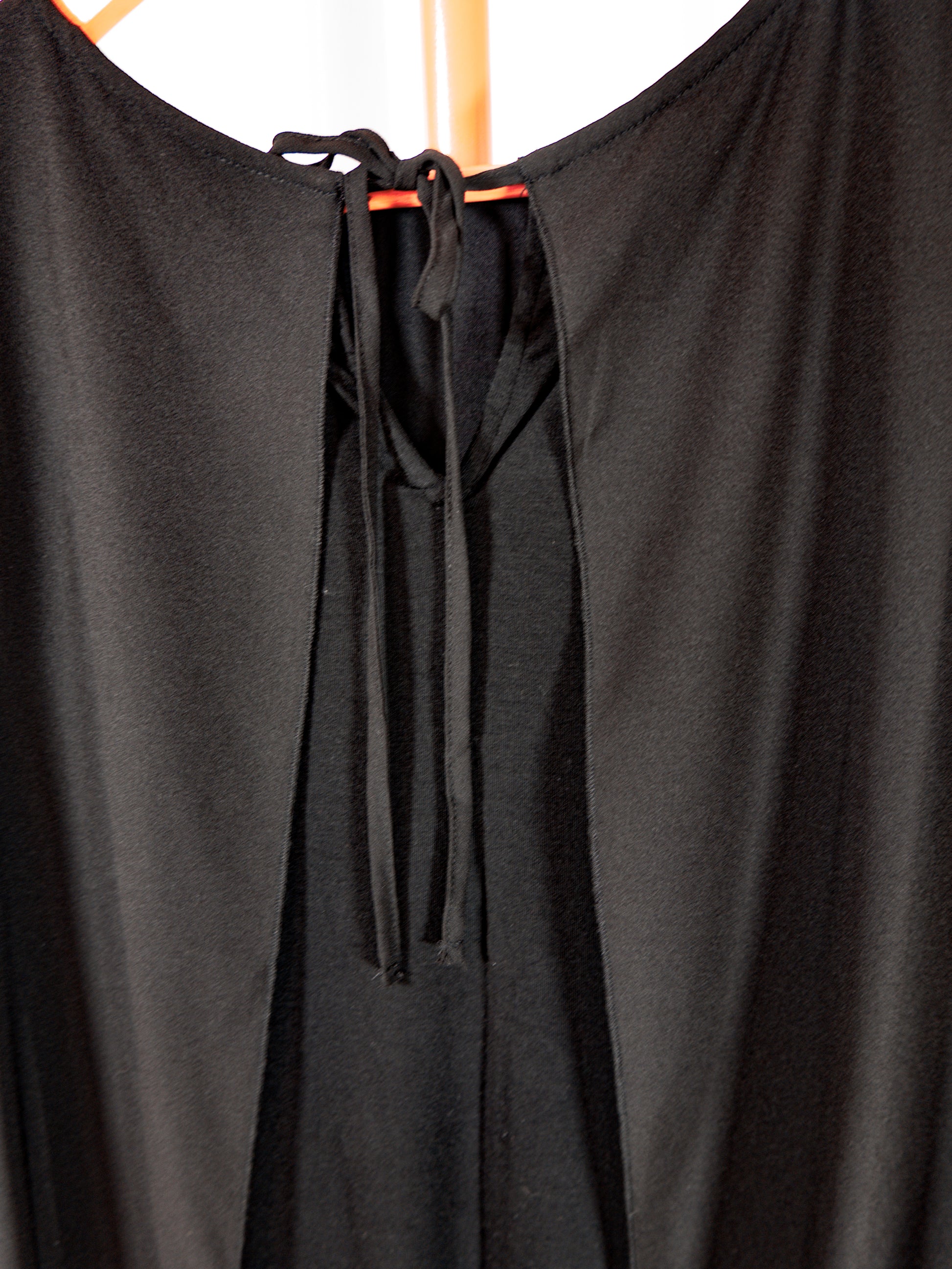 Vestido Minimal Negro - United Colors of Benetton - La Reversa