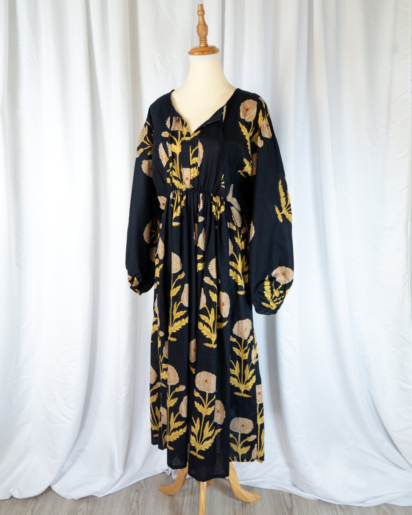 Vestido Negro Estampado - Alia Enterprises - La Reversa
