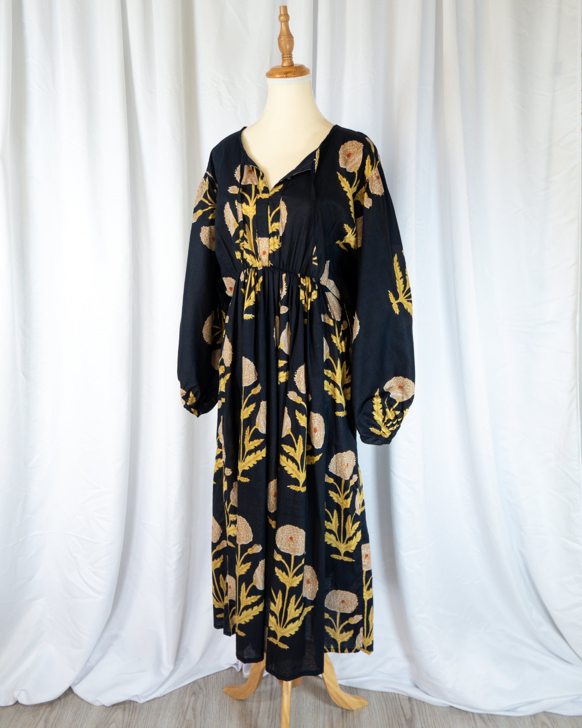 Vestido Negro Estampado - Alia Enterprises - La Reversa