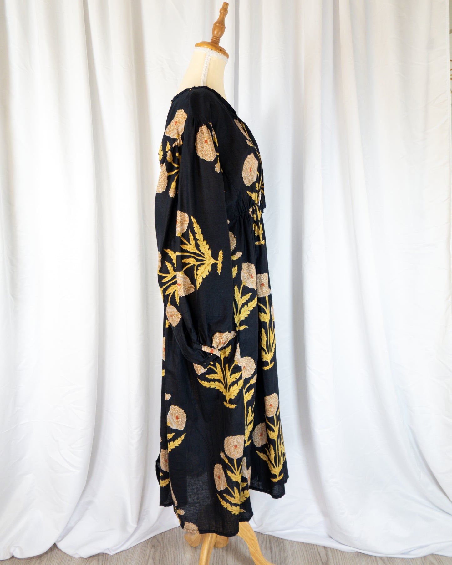 Vestido Negro Estampado - Alia Enterprises - La Reversa