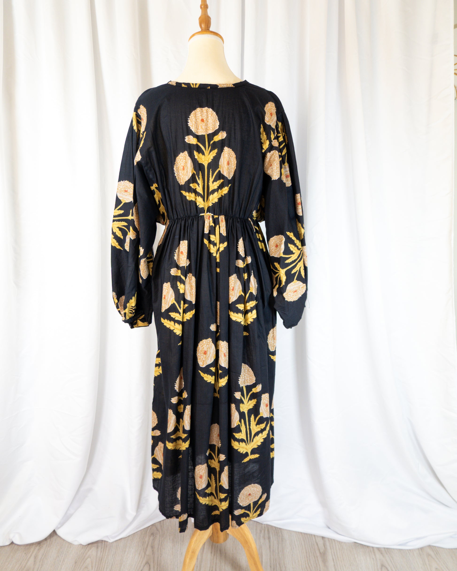 Vestido Negro Estampado - Alia Enterprises - La Reversa