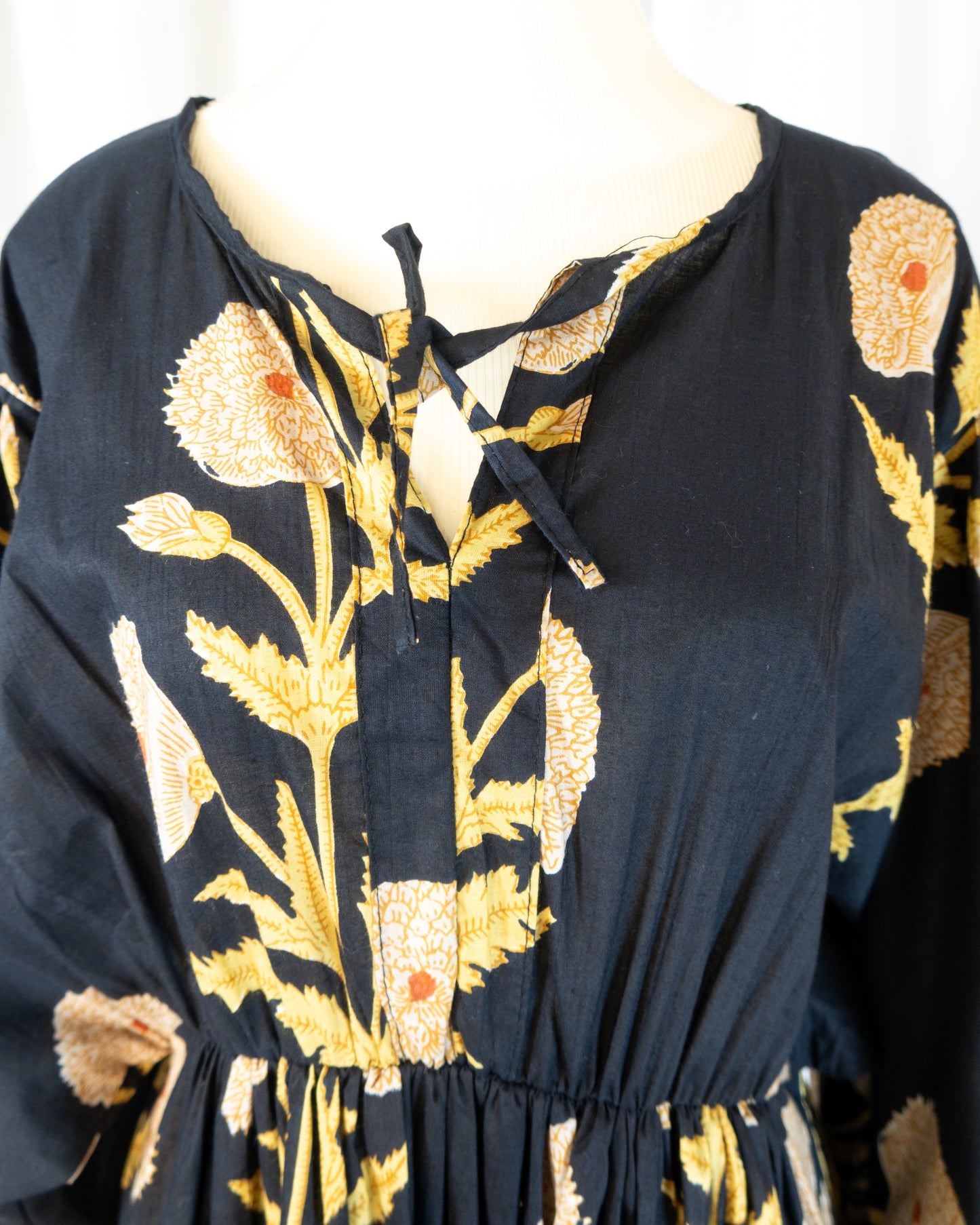 Vestido Negro Estampado - Alia Enterprises - La Reversa
