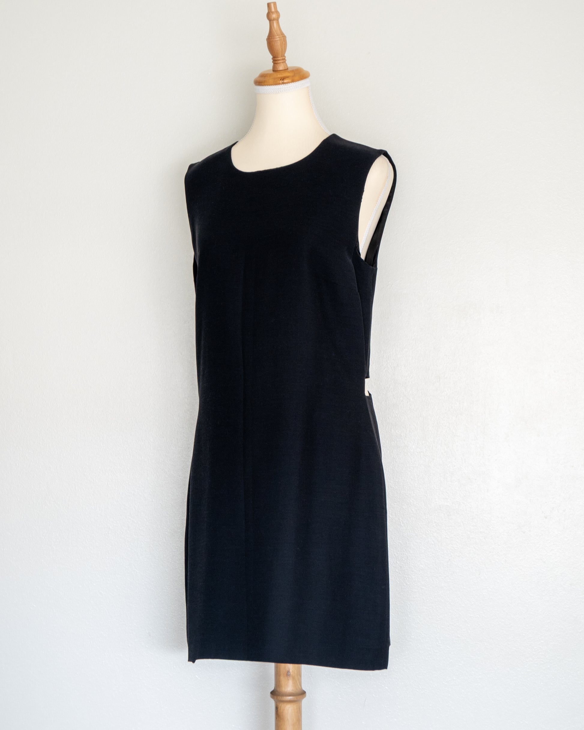 Vestido Negro Estructurado - Betsey Johnson - La Reversa
