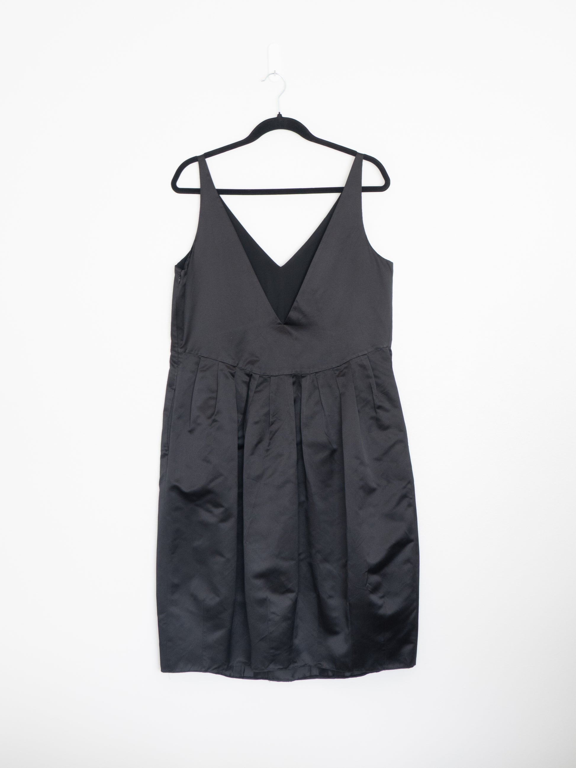 Vestido Negro Estructurado - Burberry - La Reversa