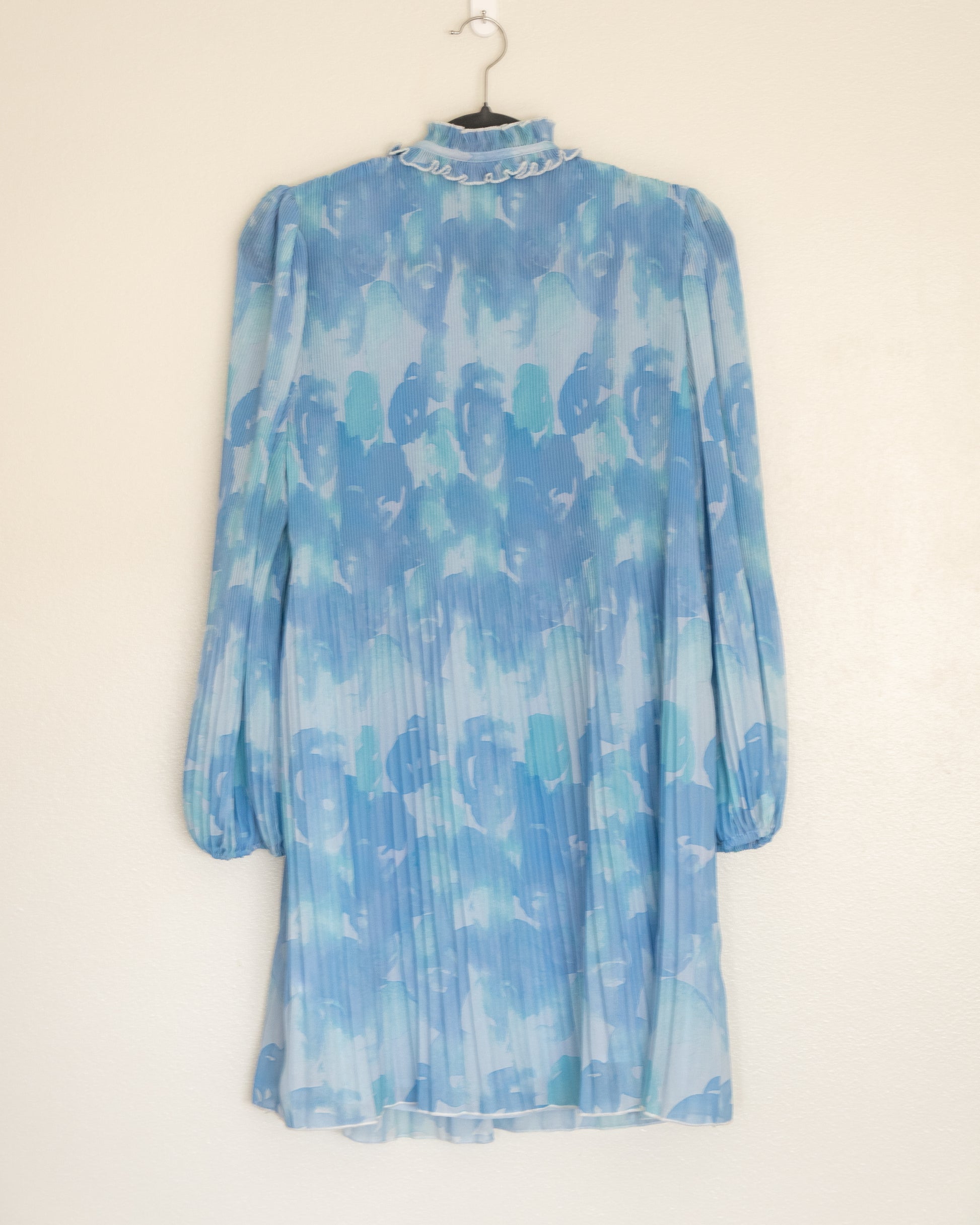Vestido Plisado Celeste  - Ganni - La Reversa