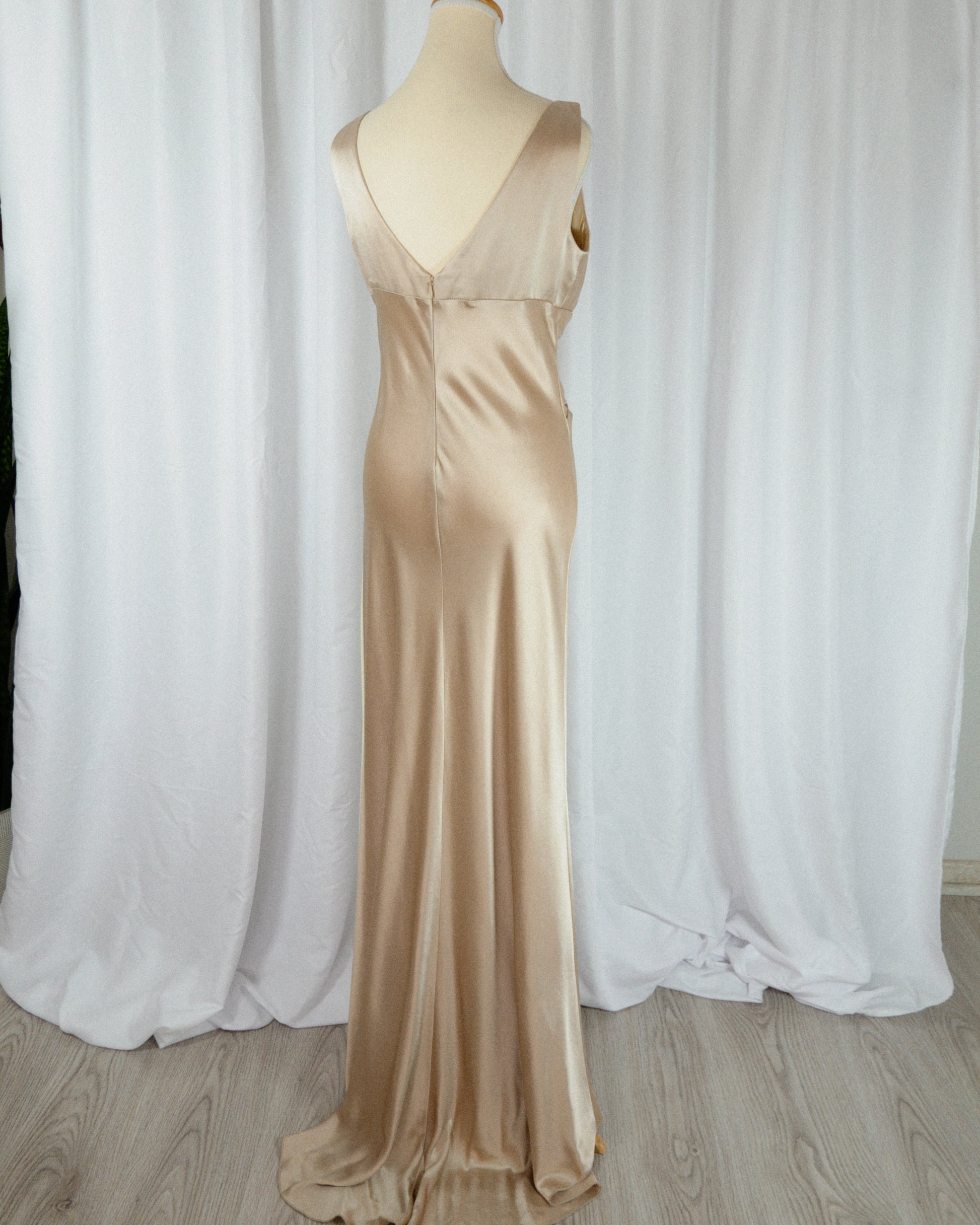 Vestido Satinado Champagne - ABS Evening - La Reversa