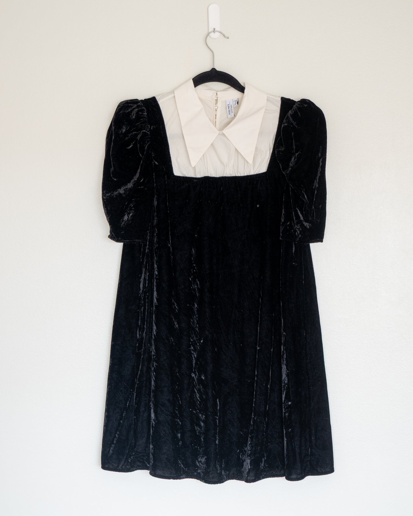 Vestido Velvet Cuello Camisero Negro - & Other Stories - La Reversa