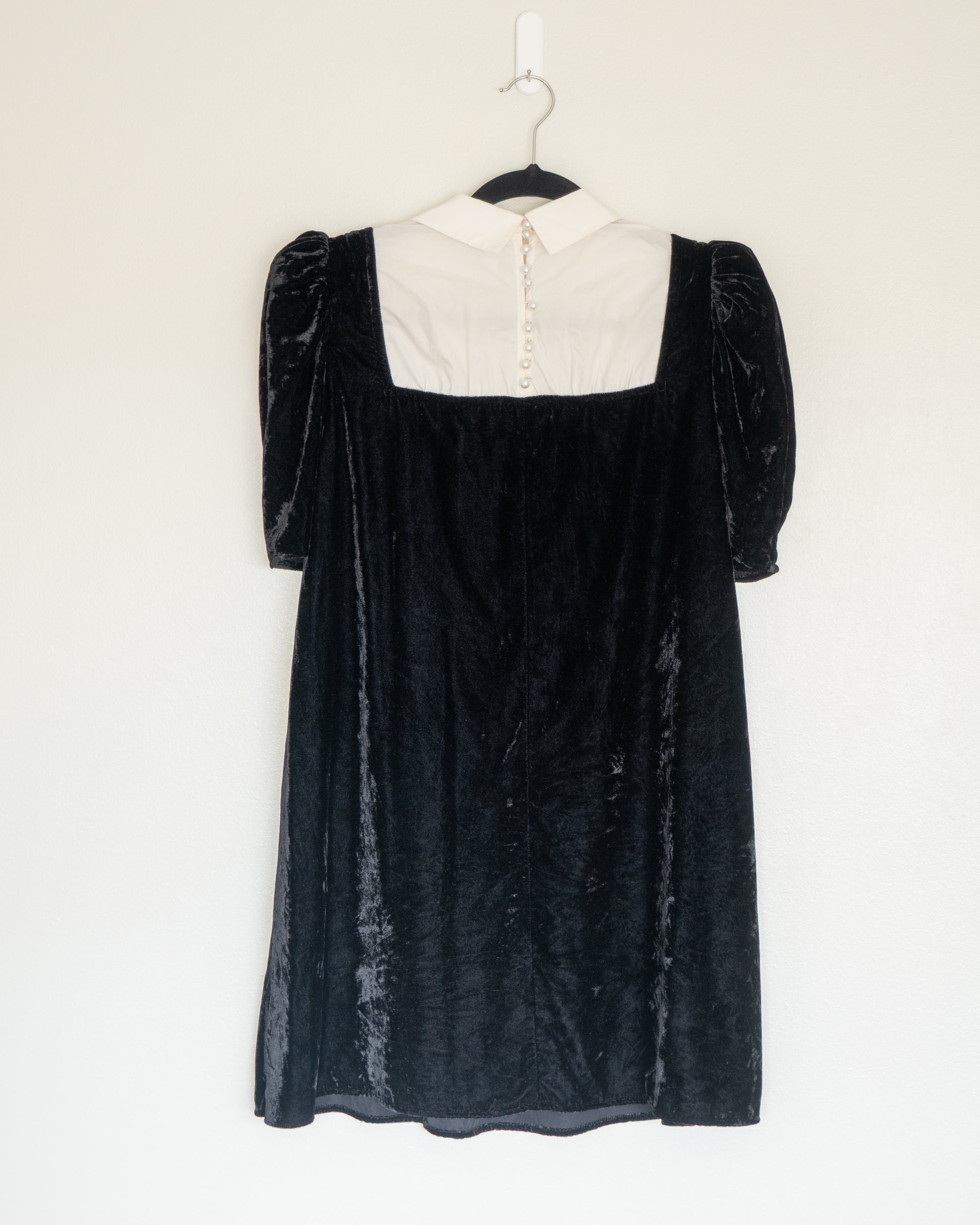 Vestido Velvet Cuello Camisero Negro - & Other Stories - La Reversa