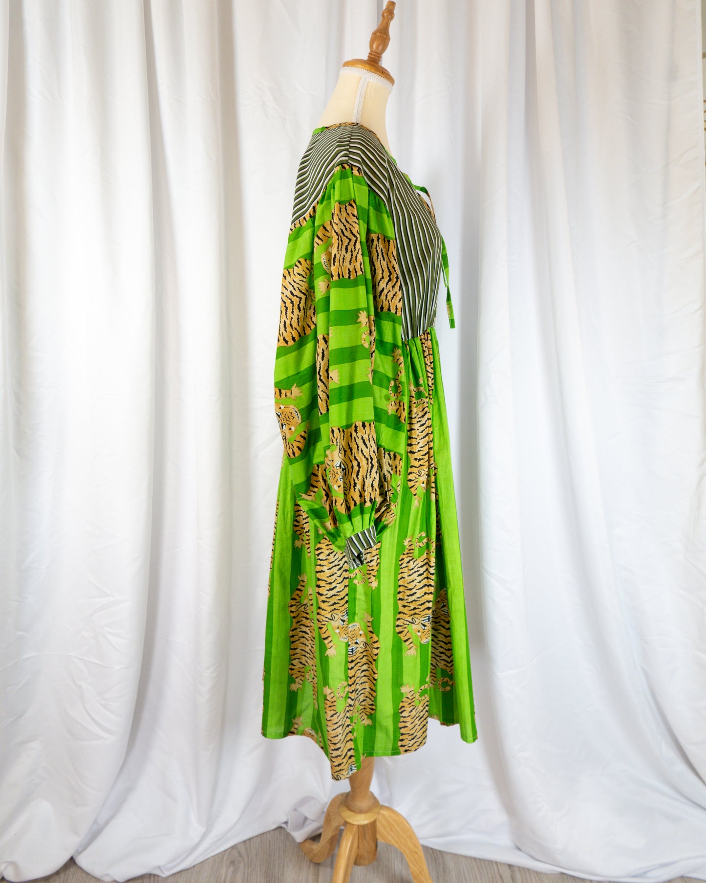 Vestido Verde Estampado - Alia Enterprises - La Reversa