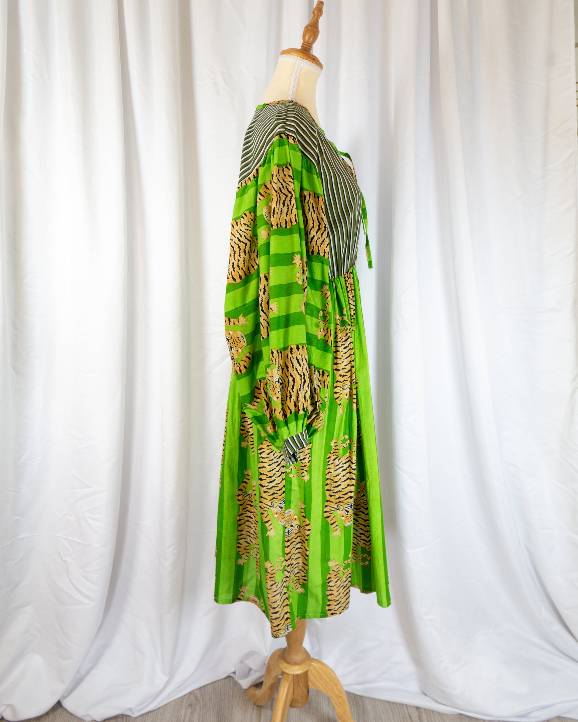 Vestido Verde Estampado - Alia Enterprises - La Reversa