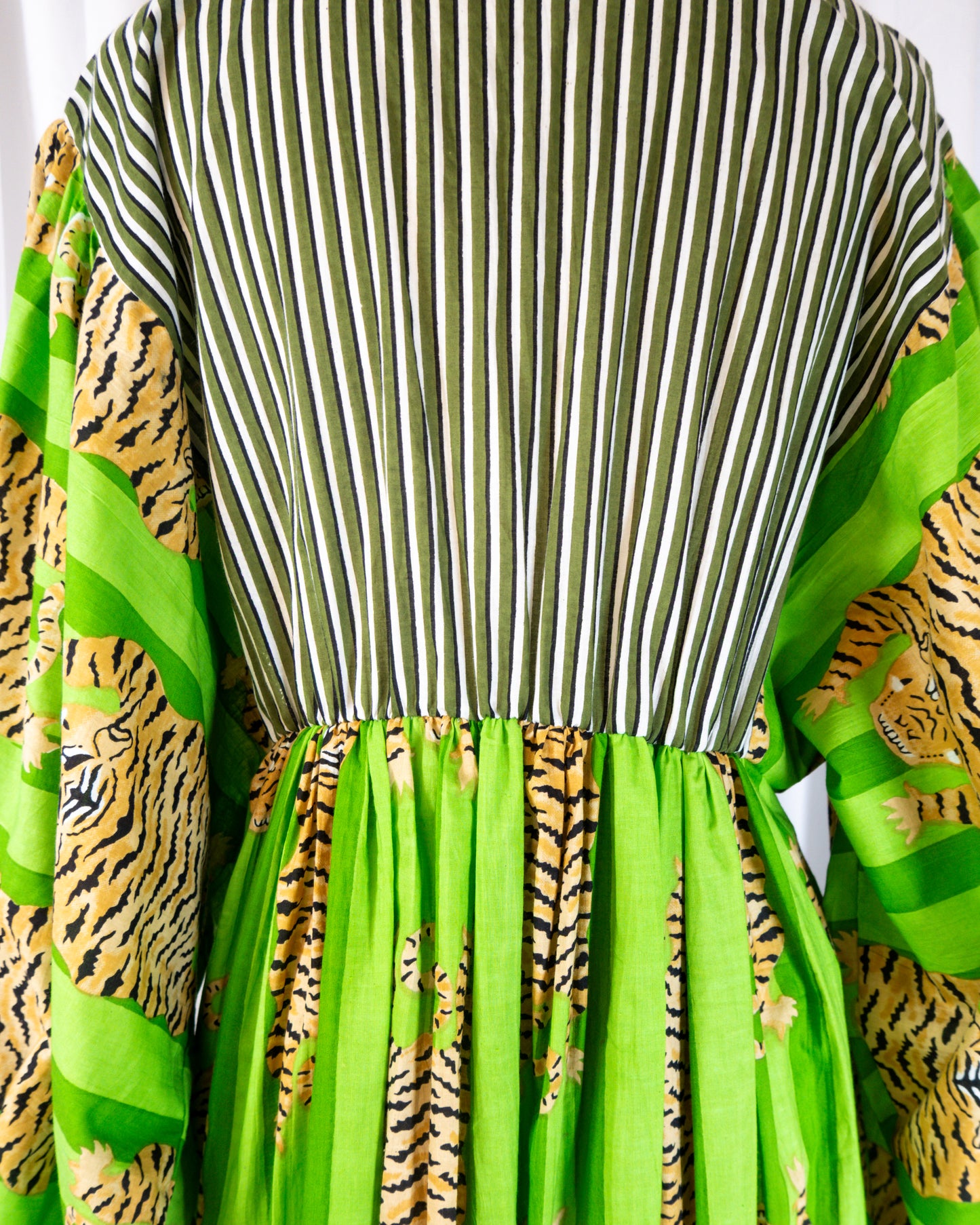 Vestido Verde Estampado - Alia Enterprises - La Reversa