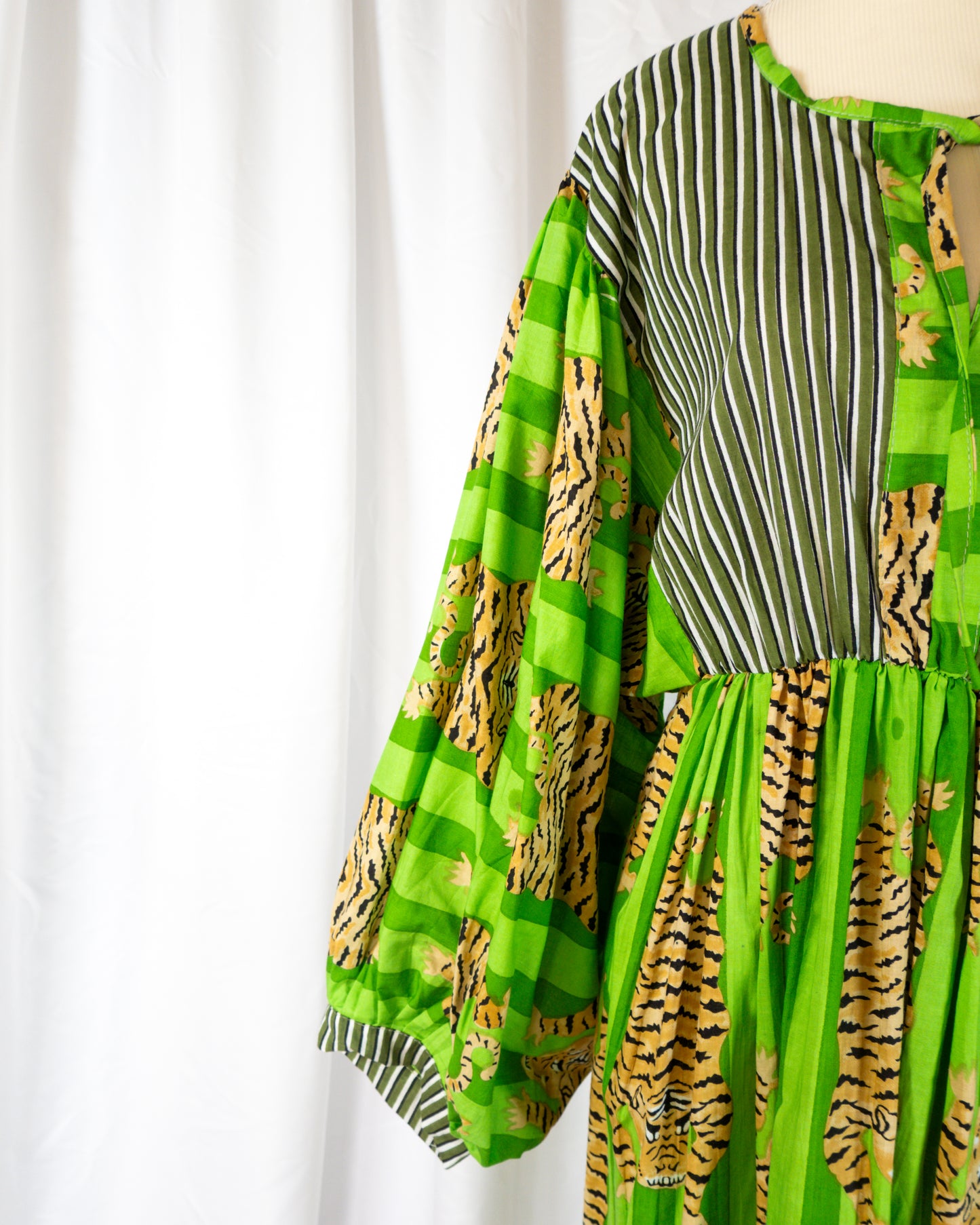 Vestido Verde Estampado - Alia Enterprises - La Reversa