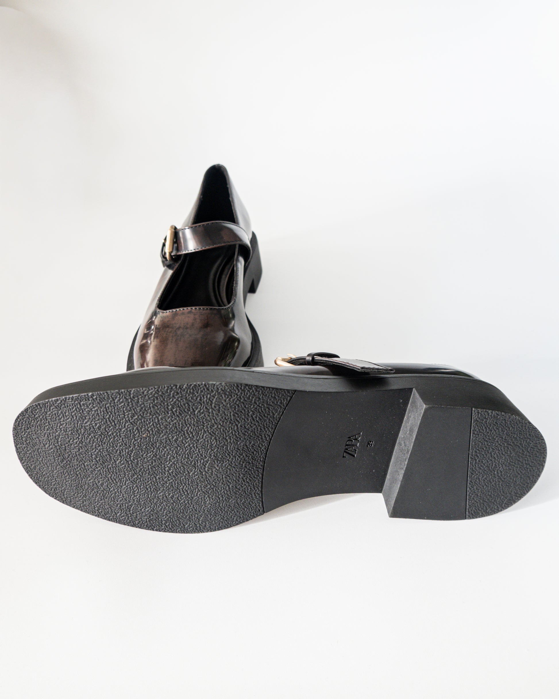 Zapatos Mary Jane Efecto Charol Degradado - Zara - La Reversa